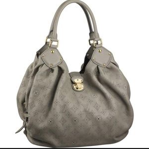 * LAST CHANCE* Louis Vuitton L Mahina (gris perle)
